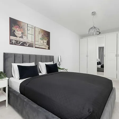 Nowoczesny Z Balkonem Blisko Plazy By Renters Apartmán *