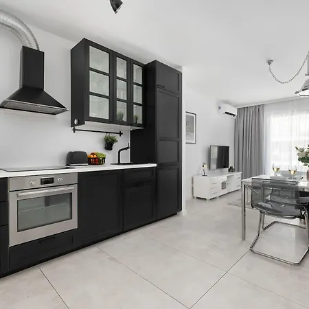 Nowoczesny Z Balkonem Blisko Plazy By Renters Apartmán