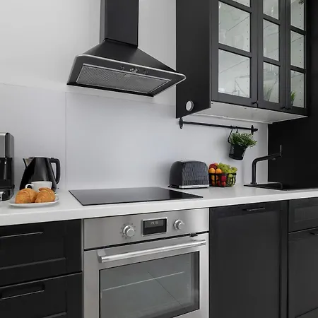 Nowoczesny Z Balkonem Blisko Plazy By Renters Apartmán *