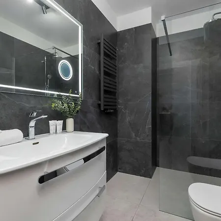 Nowoczesny Z Balkonem Blisko Plazy By Renters Apartmán