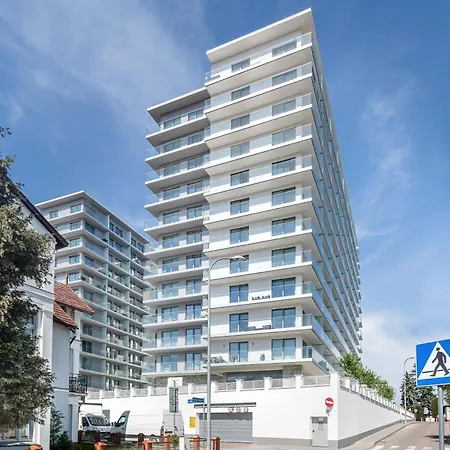Nowoczesny Z Balkonem Blisko Plazy By Renters Apartmán *